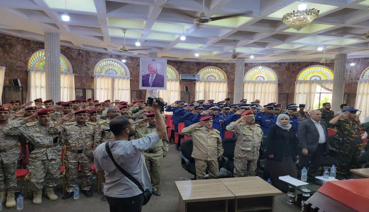 السلطة المحلية ومحور تعز يكرّمان 120 خريجاً من كلية الطيران والدفاع الجوي