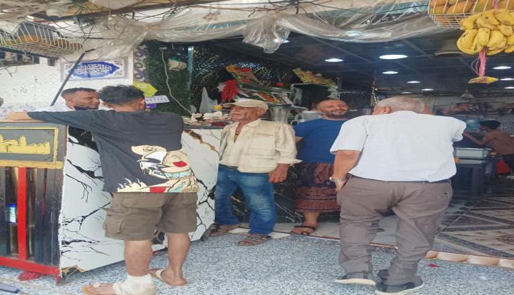 صناعة عدن في التواهي تُكثّف رقابتها الميدانية وتمشط الأسواق بـ 6 قطاعات حيوية لضمان الاستقرار التمويني