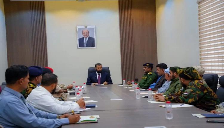 محافظ أبين يترأس اجتماع اللجنة الأمنية ويشدد على رفع الجاهزية الأمنية وفرض هيبة الدولة