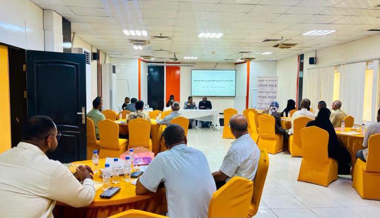 الوكيل المالي والإداري بحضرموت يدشن ورشة تدريبية لتطوير الأداء الإداري والمؤسسي بالتعاون مع المعهد الوطني الديمقراطي