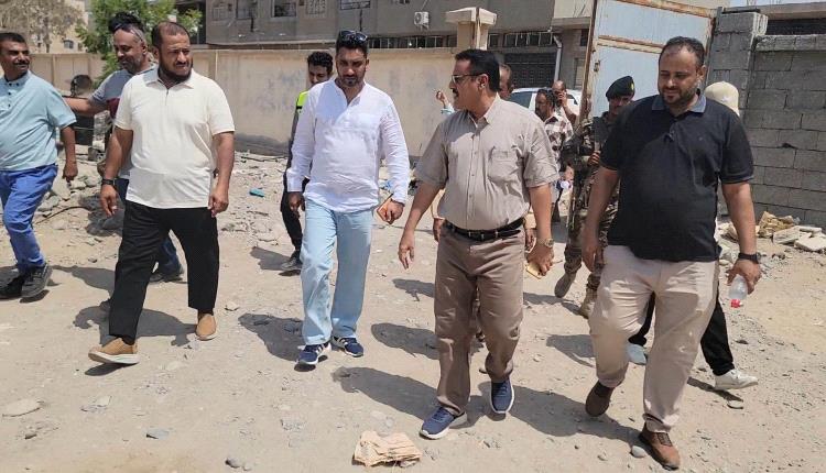مدير عام المنصورة يدشن إنشاء حديقة جديدة في بلوك ( 10 ) منطقة بئر فضل