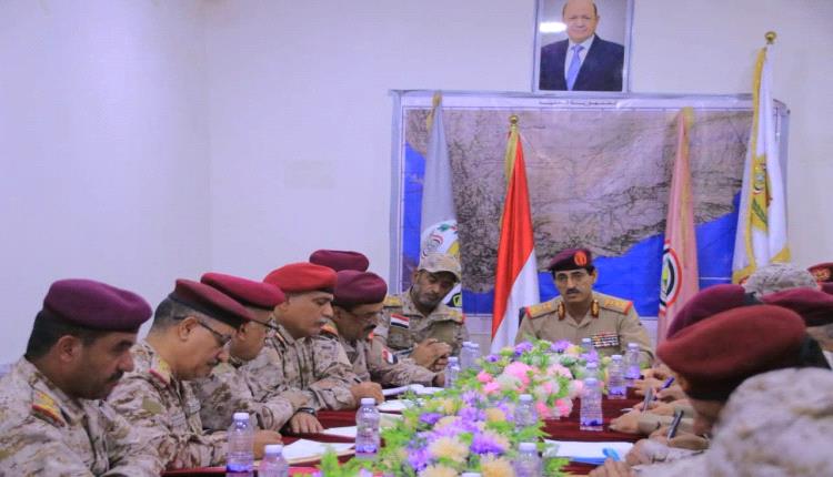 وزير الدفاع يترأس اجتماعاً عسكرياً استثنائياً لمناقشة المستجدات الميدانية ومستوى الجاهزية القتالية