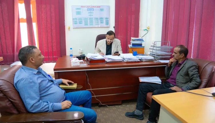 المحافظ بن الوزير يناقش تحديات المياه الجوفية في حوض وادي حبان ويؤكد حماية المخزون المائي