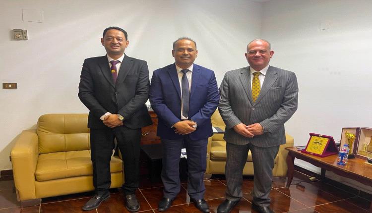 المستشار الثقافي بالقاهرة يبحث مع الأكاديمية العربية تعزيز التعاون لخدمة الطلاب اليمنيين