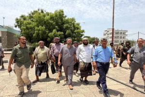 في زيارة ميدانية لمديرية طور الباحة.. محافظ لحج يتفقد الكلية الجامعية والمستشفى العام