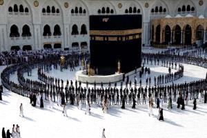 بدعوة من معالي وزير الحج والعمرة السعودي.. وزير الأوقاف والإرشاد يشارك في مراسم غسل الكعبة المشرفة