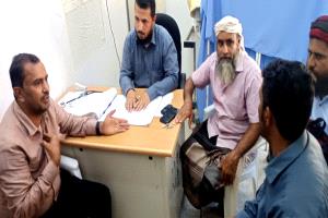 مدير عام سرار يافع يتفقد المركز الصحي ويوجه بسرعة إصلاح سيارة الإسعاف الوحيدة لتعزيز الخدمات الطبية