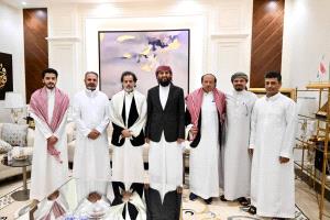 المحرّمي يقدّم واجب العزاء لأسرة الرئيس السابق عبدربه منصور هادي