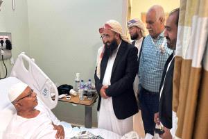 وزير الأوقاف والإرشاد يتفقد الحالات المرضية من حجاج بلادنا بمكة المكرمة ويشيد بالرعاية الصحية المقدمة لهم