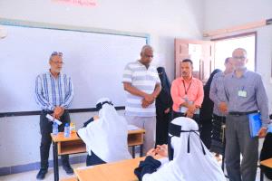 وفد اللجنة الوزارية واللجنة الإشرافية الفرعية يتفقدان المراكز الاختبارية بمديرية غيل باوزير