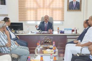 وزير النقل يتفقد سير العمل بالهيئة العامة للشؤون البحرية في أول يوم دوام بعد إجازة عيد الأضحى