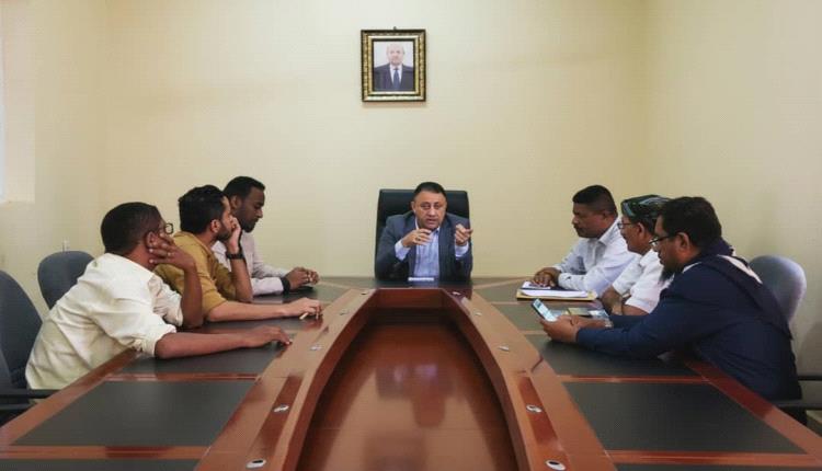 أمين أبين يؤكد على الشفافية والالتزام بمعايير الاستحقاق في تنفيذ مشروع المساعدات الغذائية الطارئة