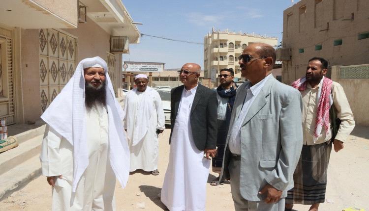 تدشن توزيع 1200 سلة غذائية بسيئون