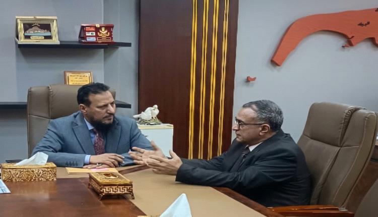 المحافظ شيخ يقدم دعما للمتعاقدين والأنشطة الطلابية وجامعة عدن تثمن جهود ودعم قيادة السلطة المحلية