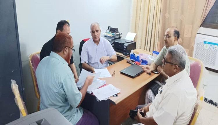 وزير التربية والتعليم (العبادي) يتفقد سير العمل بالمطبعة السرية ويطلع على الإعداد والتجهيزات للامتحانات الوزارية