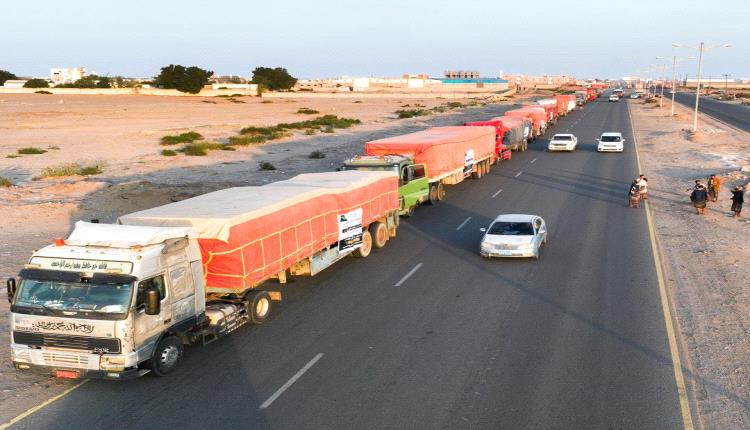 بدعم سعودي ورعاية المحافظ عبدالرحمن شيخ.. استمرار توزيع 17100 سلة غذائية لمنتسبي التربية والتعليم بالعاصمة عدن