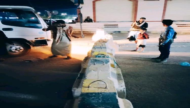 شرطة محافظة شبوة تتخذ تدابير لضبط الحركة المرورية وتسهيل التسوق الرمضاني