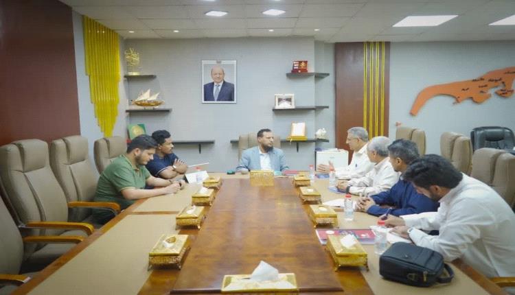 محافظ عدن يطّلع على برنامج المعرض الوطني للبن والتمر بعدن