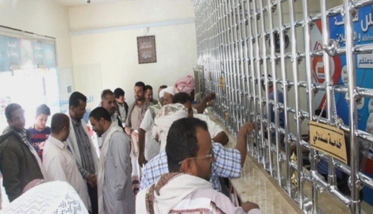 انتظار حتى الفجر بلا جدوى.. سخط عسكري واسع بعد تأخر الرواتب رغم الإعلان الرسمي