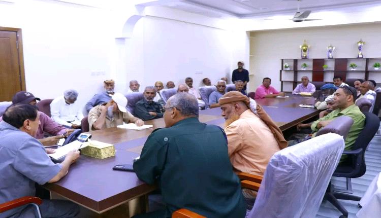 اللواء مطهر الشعيبي يترأس اجتماعا أمنيا موسعا لقيادة البحث الجنائي بعدن