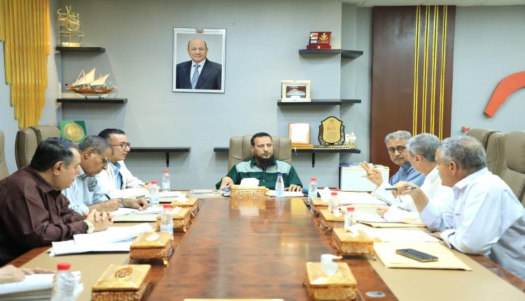 برئاسة المحافظ شيخ.. مجلس إدارة صندوق النظافة والتحسين بعدن يناقش خطة استقبال عيد الفطر والتقرير المالي ومناقصة توريد معدات وآليات جديدة