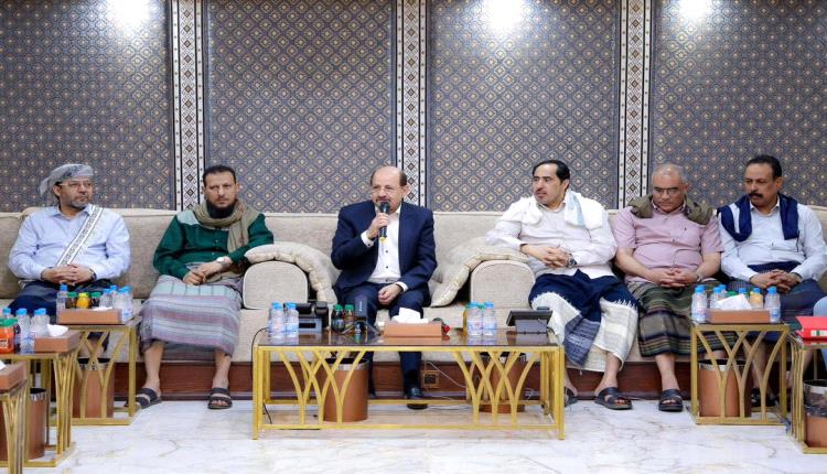 المحافظ عبدالرحمن شيخ وقيادة السلطة المحلية يشاركون في الأمسية الرمضانية التي أقامها رئيس الوزراء