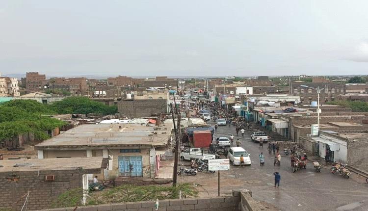 مناشدة شعبية لتأهيل ملعب أحور وإنارة الشارع العام في مديرية أحور بأبين