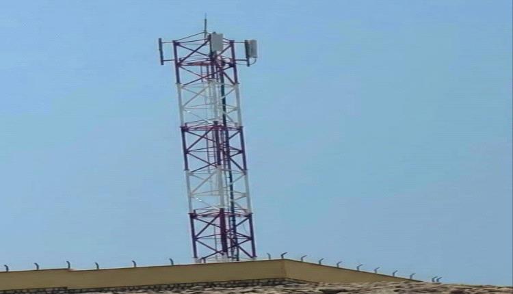 أبراج “يمن موبايل” في دوعن.. هياكل قائمة وخدمة غائبة وغضب شعبي يتصاعد من عبث التأخير