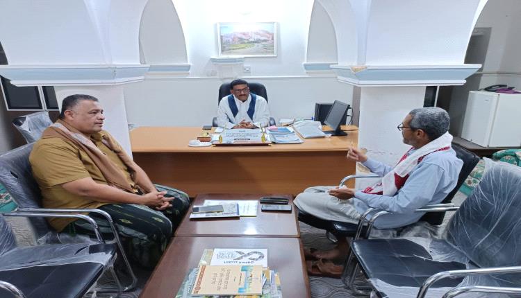 بحث سبل التنسيق لتنفيذ مسح ميداني للنازحين في مديرية تريم