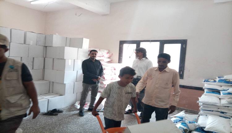 تدشين توزيع السلال الغذائية لكوادر التعليم الفني بالعاصمة عدن