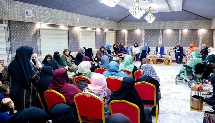 رئيس الوزراء يجدد التزام الحكومة بتمكين المرأة وتعزيز مشاركتها في مواقع صنع القرار