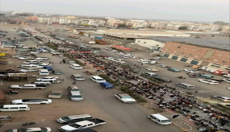 في ذكرى تحرير عدن.. مقاومة وشباب الممدارة يقيمون افطارا على أرواح الشهداء