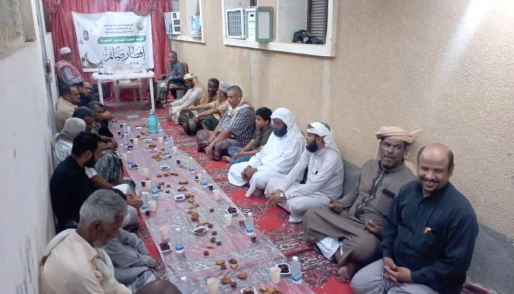 أمسية رمضانية وإفطار جماعي تنظمه جمعية الصديق التنموية بالمكلا