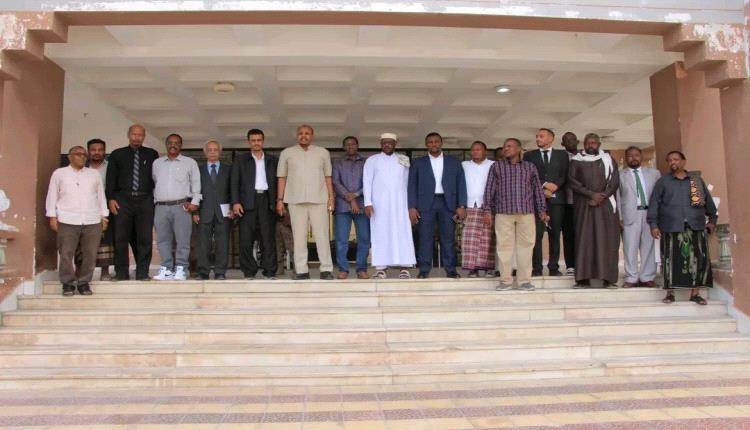 وكيل حضرموت الجيلاني يلتقي السفير الصومالي ويبحث تعزيز التعاون التجاري والاقتصادي