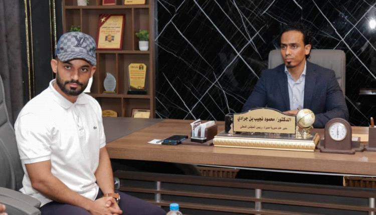 مصدر مقرب من رئيس نادي التلال «بن جرادي»: مرتبات لاعبي الفريق صُرفت للحشود المؤيدة للانتقالي