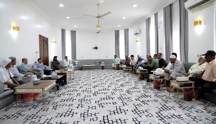 عضو مجلس القيادة محافظ حضرموت يناقش أسباب تعثر مشروع مستشفى بويش