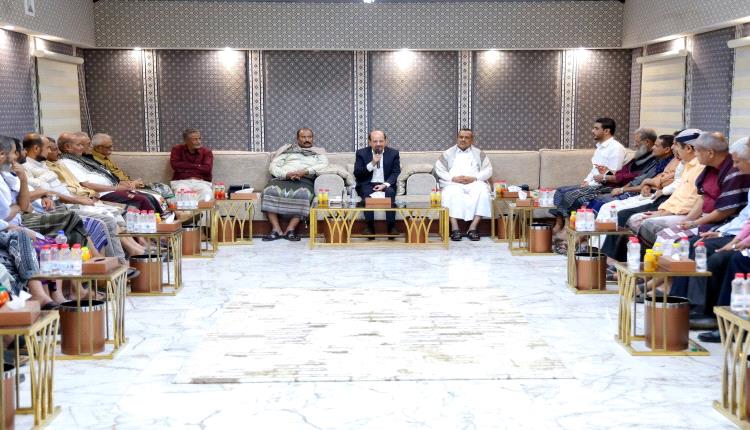 رئيس الوزراء يشدد على دور المنتديات الثقافية في عدن في إسناد مسار إصلاحات مؤسسات الدولة