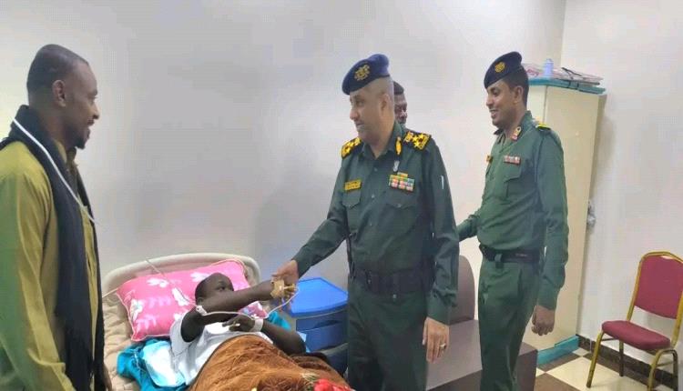 المكلا.. العميد الجابري يطمئن على صحة العريف باعشرة بعد نجاح عمليته الجراحية