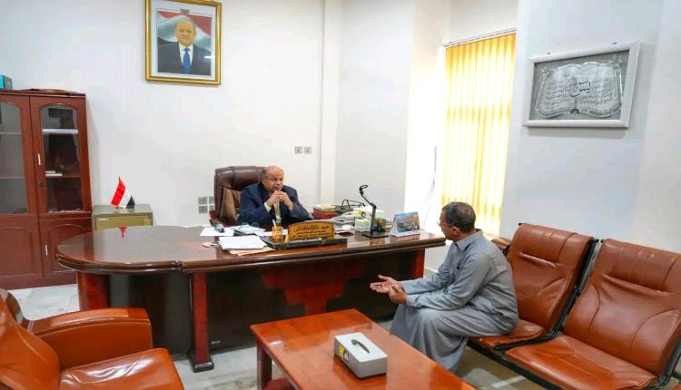 عضو مجلس القيادة الرئاسي محافظ حضرموت يطّلع على نشاط مؤسسة حضرموت لمكافحة السرطان ويؤكد دعم الجهود الإنسانية لخدمة المرضى