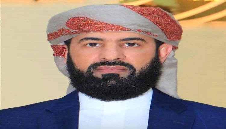 مدير عام مكتب الصحة العامة والسكان الدكتور محمد حسين القادري يهنئ الشيخ مختار الرباش بمناسبة تعيينه محافظًا للمحافظة أبين