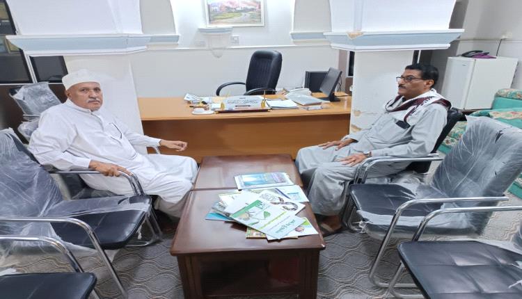 مدير عام تريم يلتقي مسؤول الشؤون السياسية والمغتربين لبحث قضايا المديرية