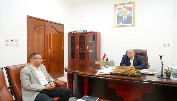 الخنبشي يشدد على تعزيز التعليم الفني والتدريب المهني لتأهيل الشباب في حضرموت