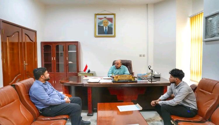 عضو مجلس القيادة محافظ حضرموت يناقش جهود تطوير مركز طب الأسرة بفوة وتوسيع خدماته على مدار الساعة