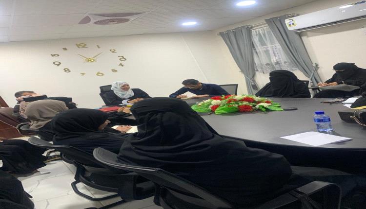 رئيسة الجهاز المركزي للإحصاء تعقد اجتماعًا موسعًا للعاملين في مسح ميزانية الأسرة بعدن