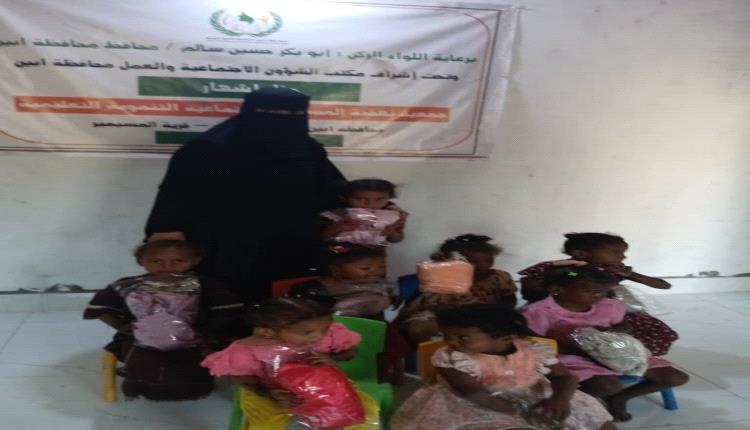 جمعية نهضة المسيمير ومؤسسة “وجود” تُدخلان فرحة العيد على الأسر الأشد فقراً بكسوة العيد في أبين