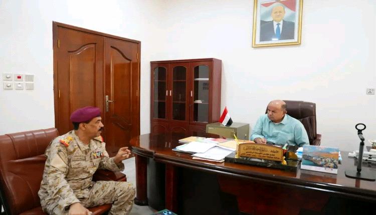 عضو مجلس القيادة محافظ حضرموت يبحث جهود تعزيز الجاهزية الأمنية وانتشار القوات بالمحافظة