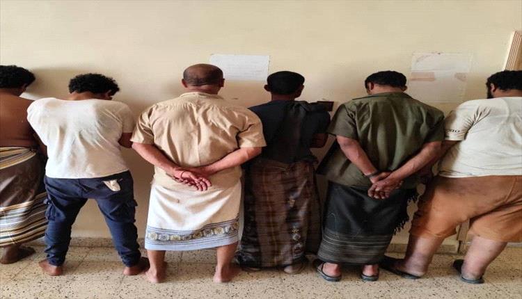 تفكيك خلية إجرامية متورطة في السرقة وترويج المخدرات وضبط أفرادها