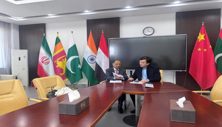 الأحمدي يبحث مع قيادة جامعة داليان الطبية تعزيز التعاون الأكاديمي وتقديم تسهيلات للطلاب اليمنيين