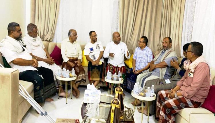 مكتب الشباب والرياضة بساحل حضرموت يدشّن زيارات إنسانية لأسر نجوم الرياضة السابقين في الشحر وغيل باوزير