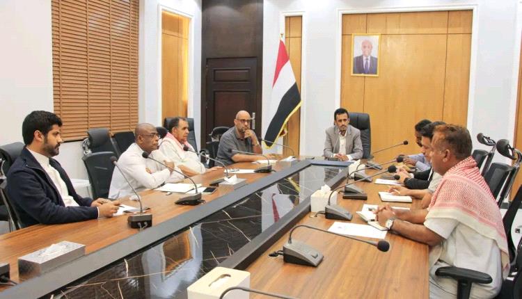 وكيل حضرموت الجيلاني يرأس الاجتماع الأول للجنة مراجعة وتقييم الوضع التمويني والخدمي بالمحافظة